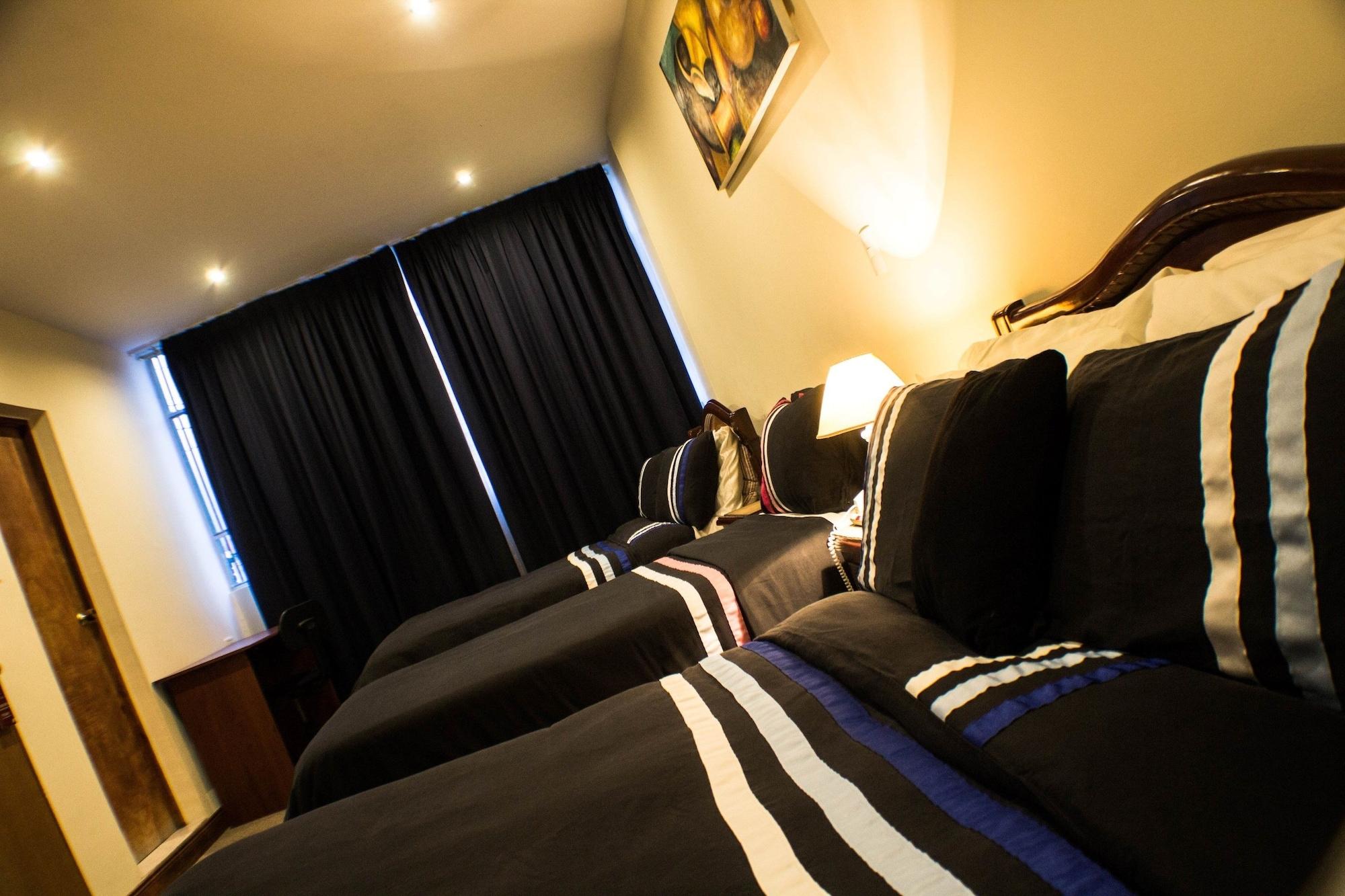 Hotel Charlies Place Bogotá Esterno foto