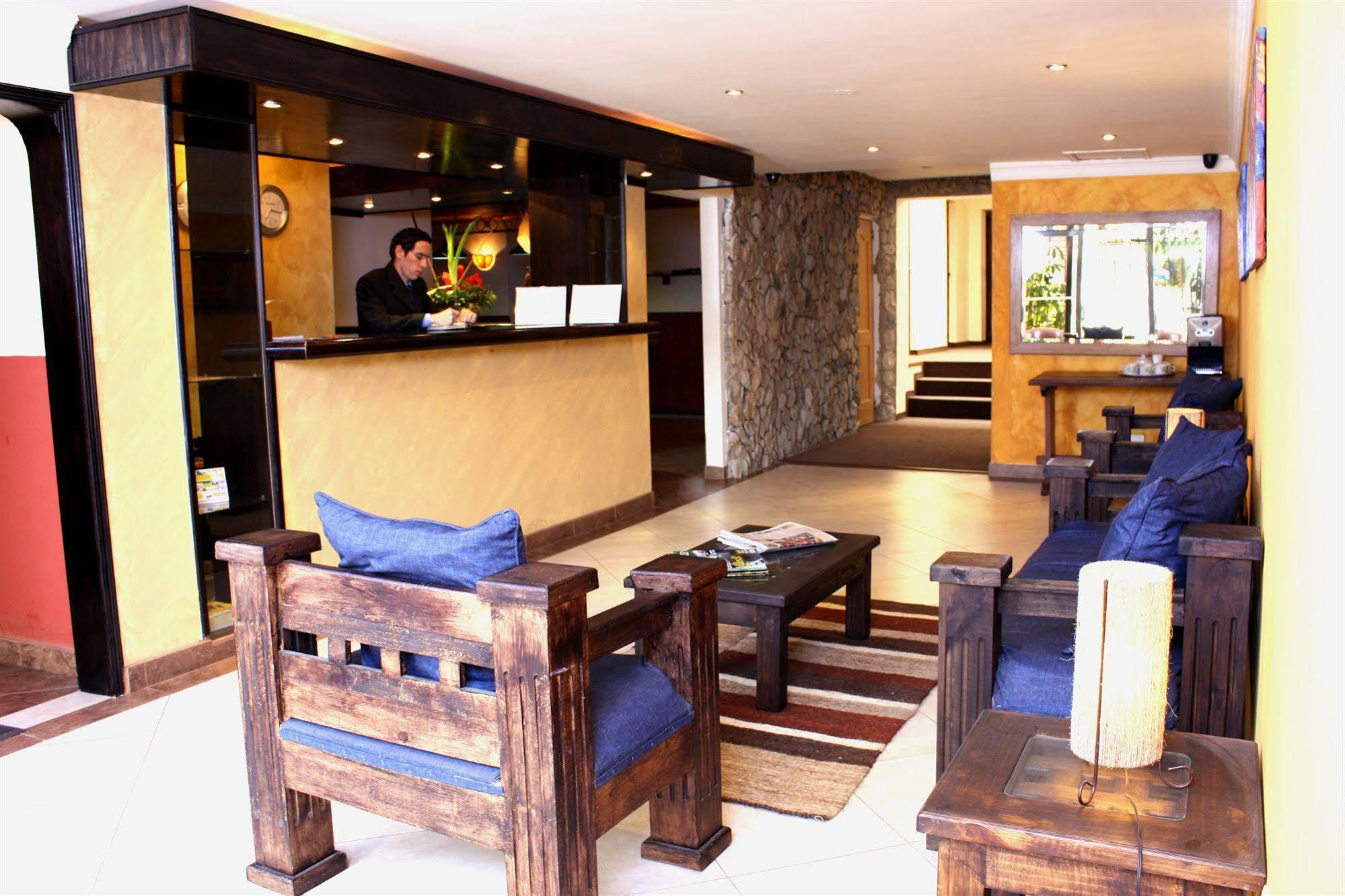 Hotel Charlies Place Bogotá Esterno foto