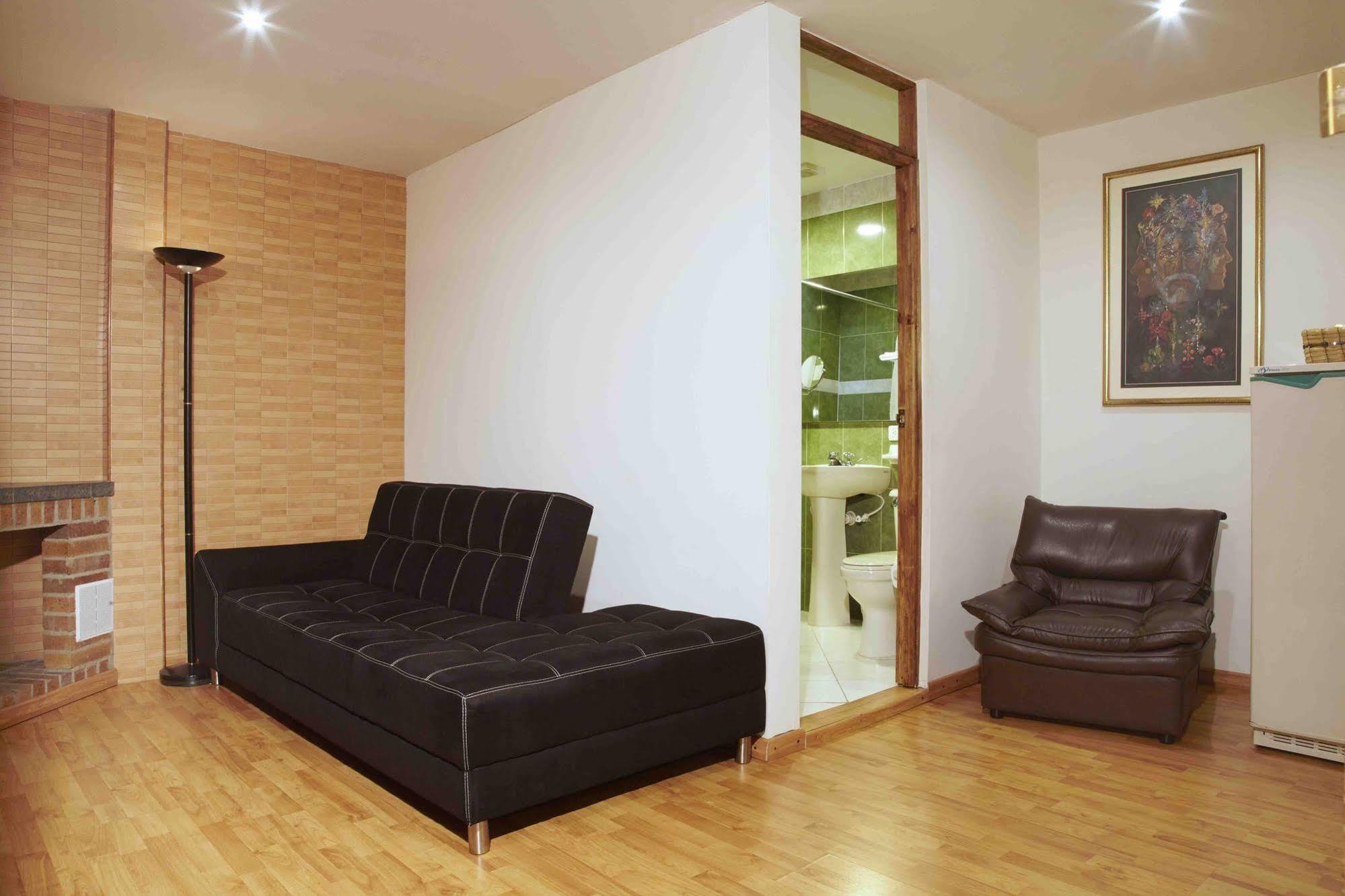 Hotel Charlies Place Bogotá Esterno foto