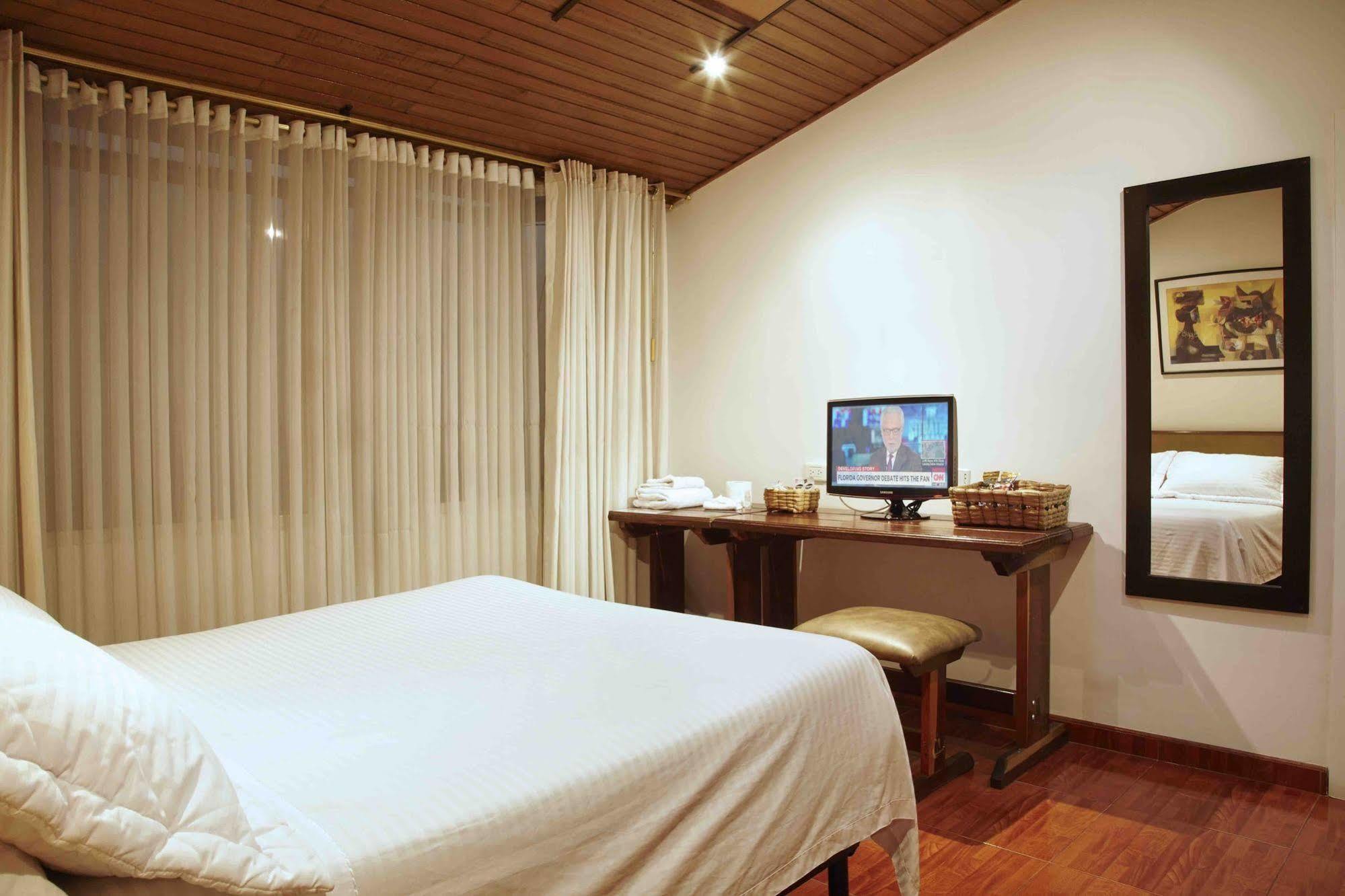 Hotel Charlies Place Bogotá Esterno foto