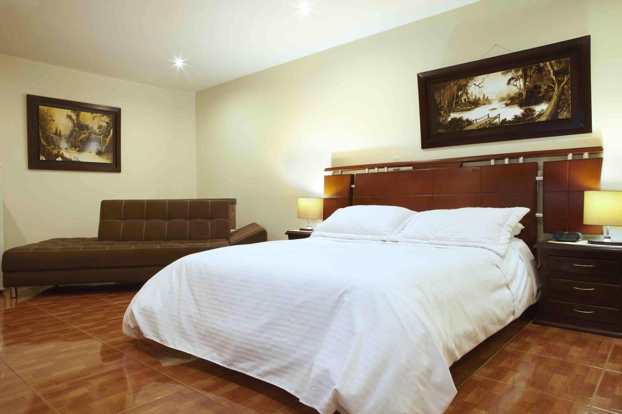 Hotel Charlies Place Bogotá Esterno foto