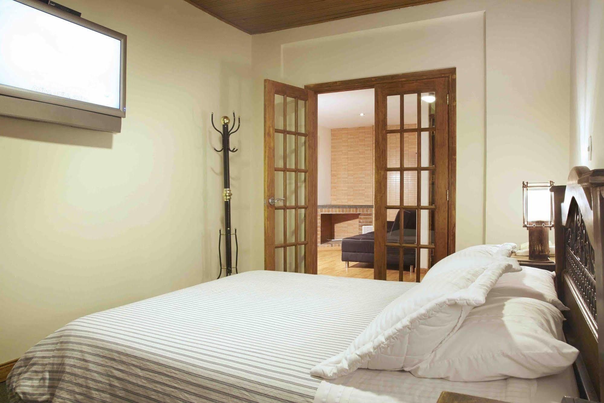 Hotel Charlies Place Bogotá Esterno foto